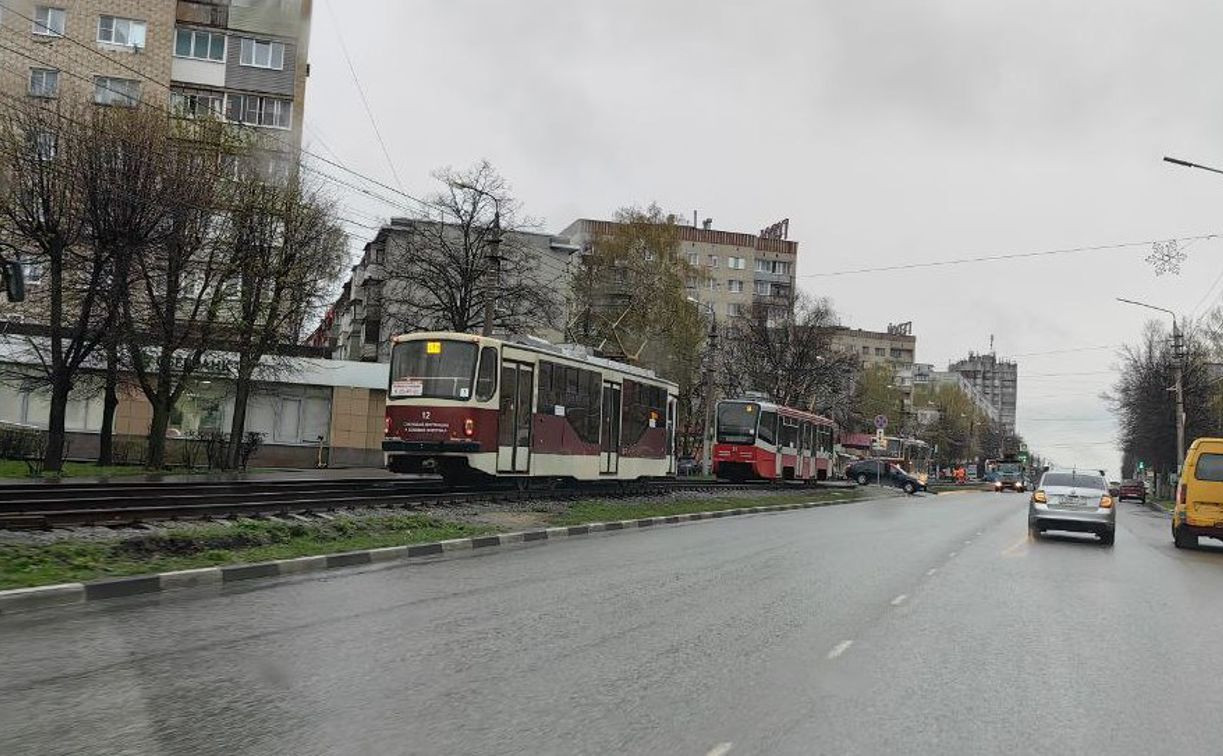В Криволучье из-за обрыва контактной сети встали трамваи