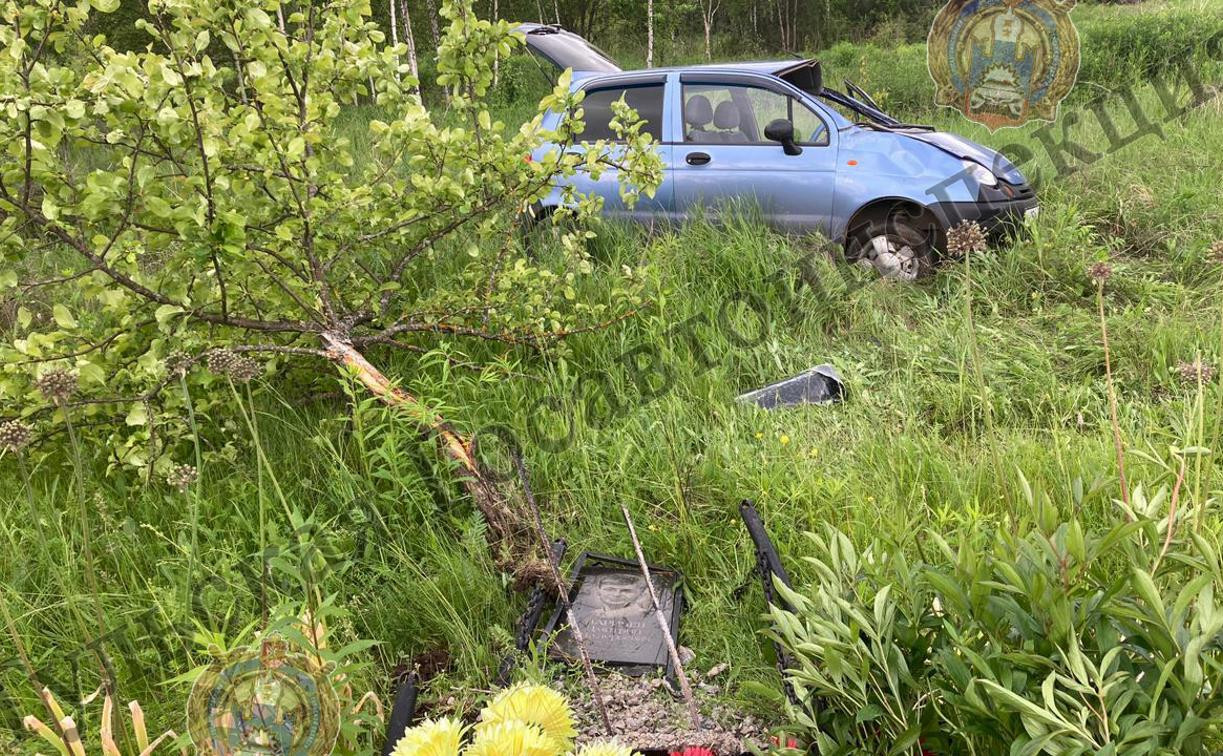 В Тульской области водитель легковушки снес памятник