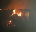 Ночью в Ясногорском районе сгорели сараи и гараж с двумя автомобилями