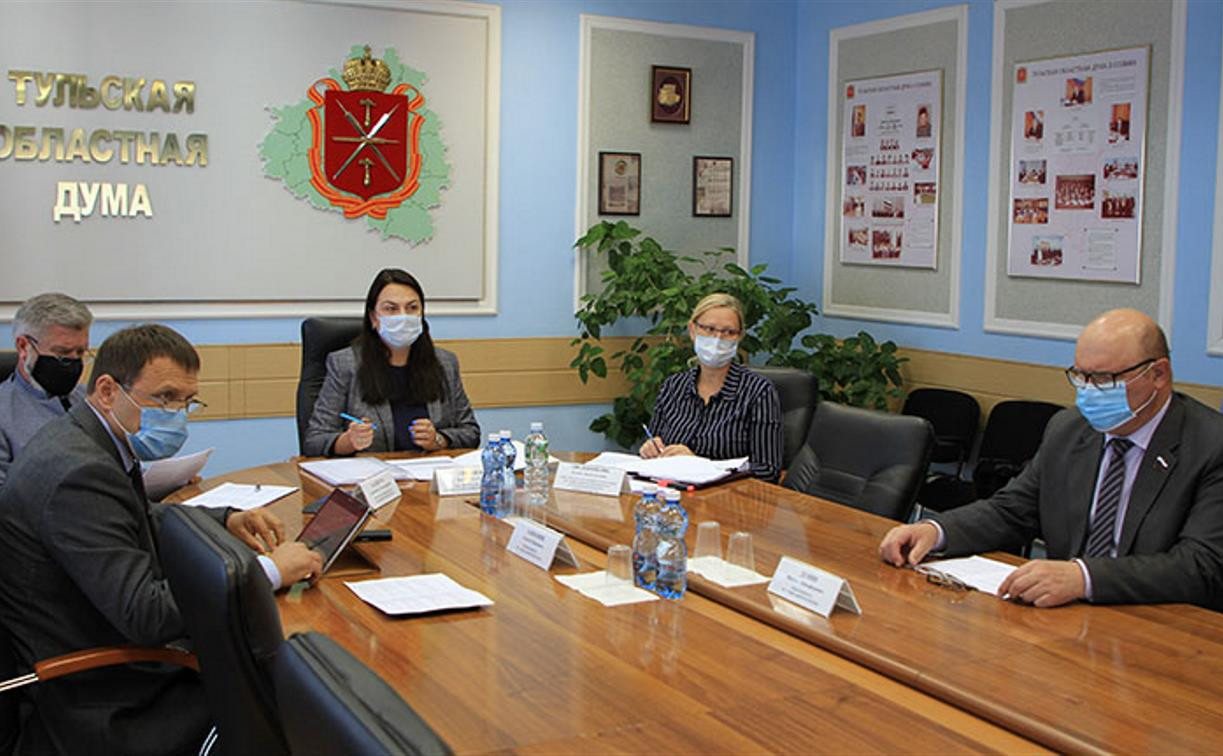 Комитет по соцполитике облдумы: государство поддерживает тех, кто на переднем крае борьбы с коронавирусом