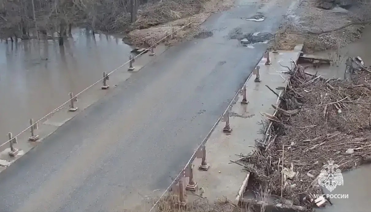 От воды освободился низководный мост в Григорьевском Ясногорского района