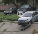 В Туле легковушка без номеров чуть не укатилась в Воронку