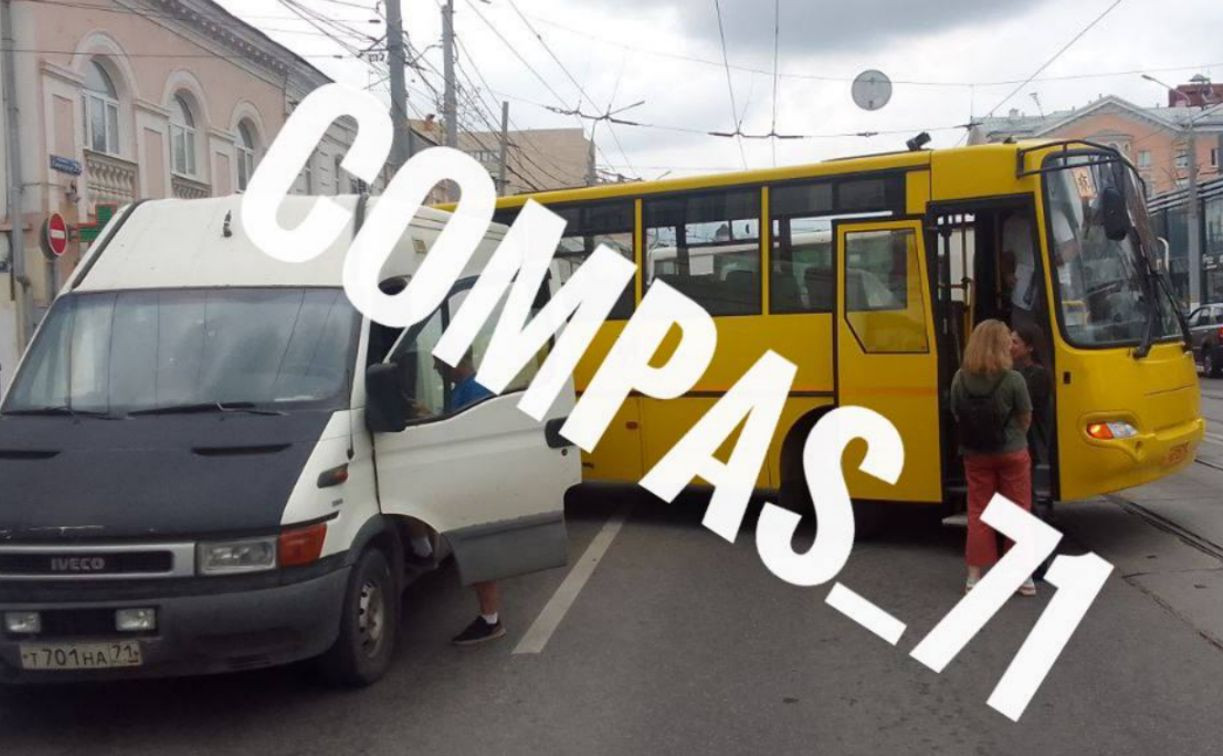 В Туле в ДТП попал школьный автобус