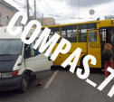 В Туле в ДТП попал школьный автобус