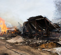 Пожар в бывшем общежитии на улице Скуратовской: здание выгорело, соседние дома обесточены