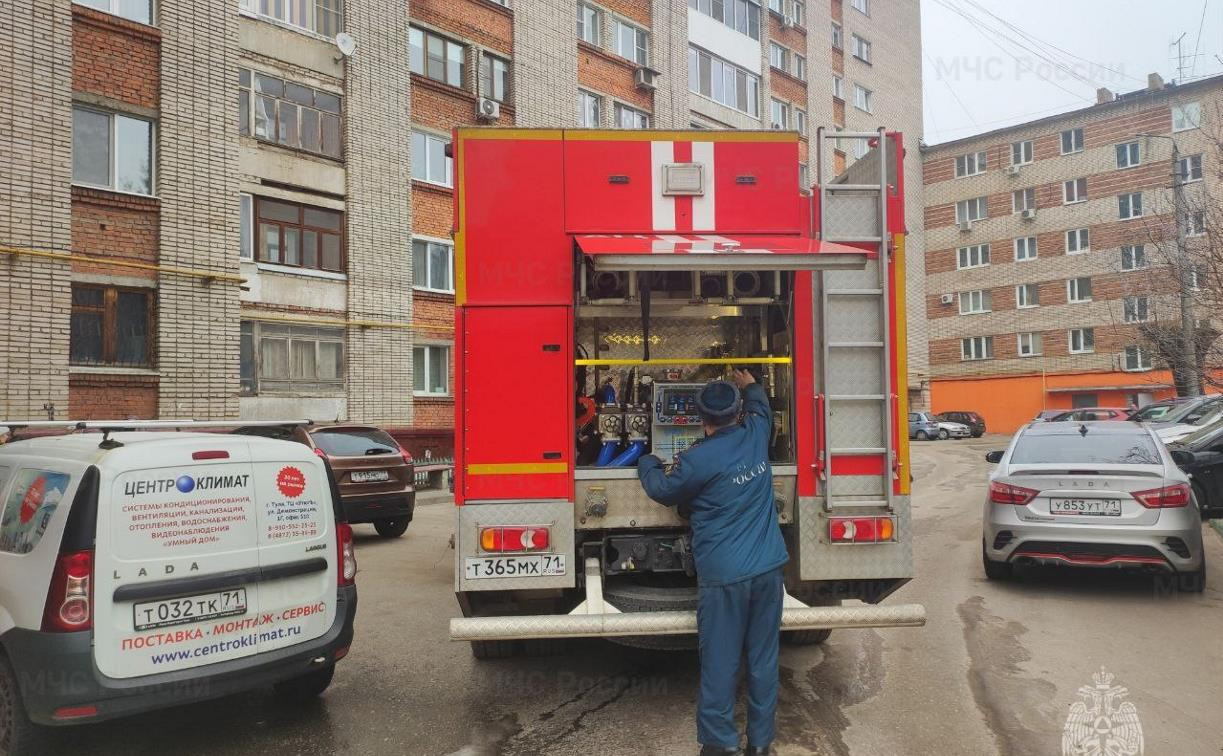 На ул. Дмитрия Ульянова спасатель потушил возгорание с помощью чайника