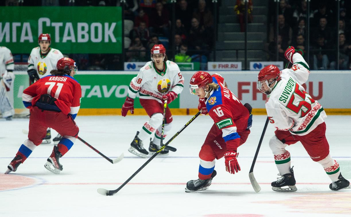 Ледовая арена Тулы приняла хоккейный матч между сборными России и Белоруссии: фоторепортаж