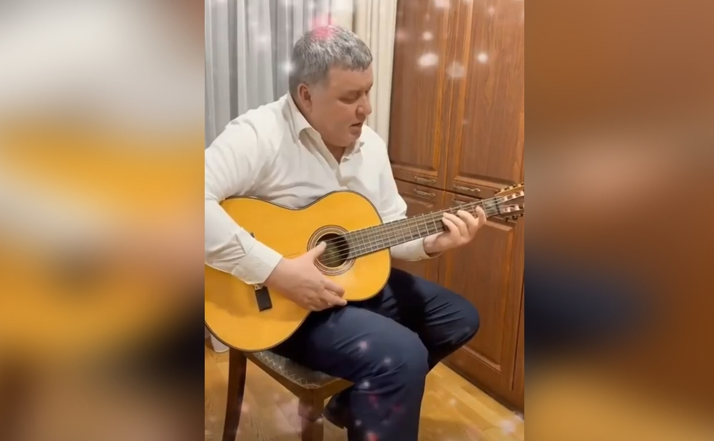 Сити-менеджер Илья Беспалов поздравил тулячек с 8 Марта песней: видео