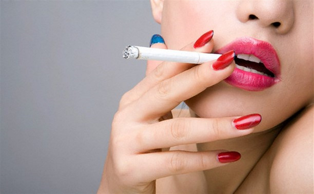 Депутаты предложили запретить продавать сигареты женщинам моложе 40 лет