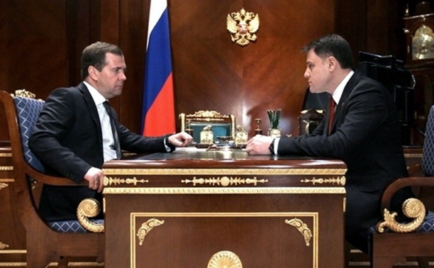 Дмитрий Медведев вручил Владимиру Груздеву медаль Столыпина II степени