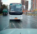 «Шальной» автобус с детьми едва не устроил ДТП на ул. Староникитской