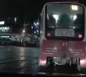В Туле возле ТЦ «Рио» трамвай задом въехал в автомобиль и уехал: видео