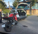 На перекрестке в центре Тулы столкнулись Skoda и мотоцикл