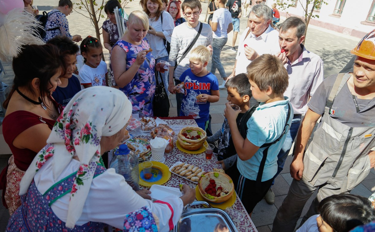 На улице Металлистов в Туле представили «Сладкую Россию»