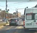 В Туле водитель показал, как нужно уступать дорогу скорой