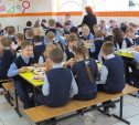 Тульские школьники будут оплачивать обеды в столовой электронной картой