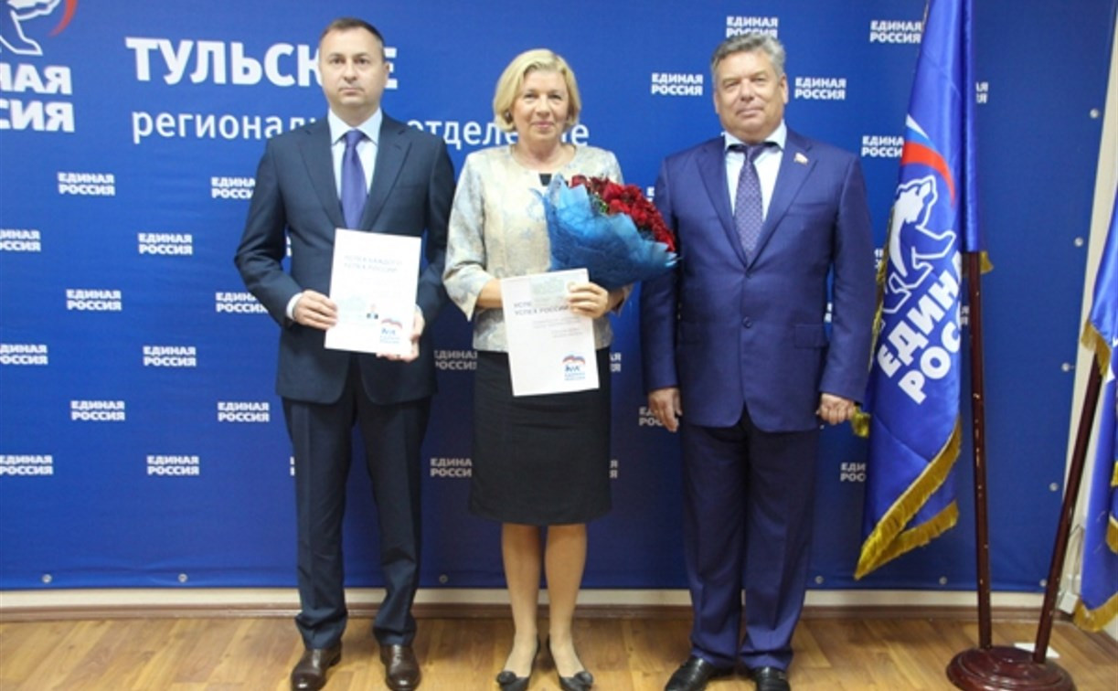 Николай Петрунин и Наталия Пилюс получили удостоверения кандидатов