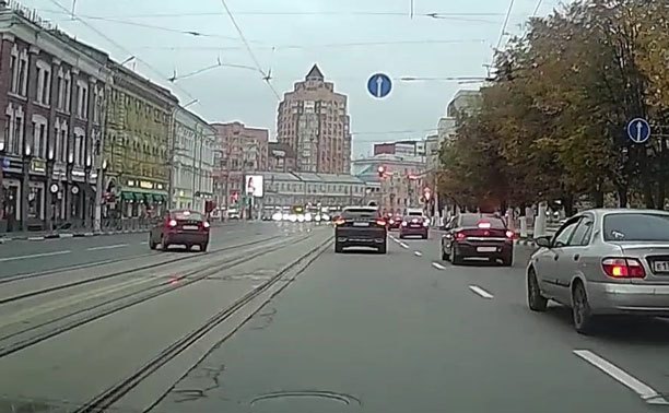 В центре Тулы водитель грубо нарушил ПДД