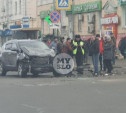 На пересечении Красноармейского проспекта и улицы Дмитрия Ульянова в Туле столкнулись два автомобиля