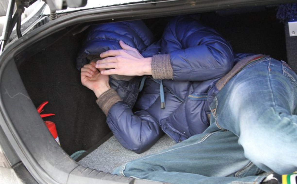 В Новомосковске преступники угнали машину, вывезли хозяина на кладбище и забили до смерти