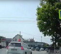На ул. Вильямса водитель внедорожника уверенно проехал на красный