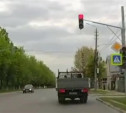 На ул. Кирова грузовичок просвистел на красный сигнал светофора