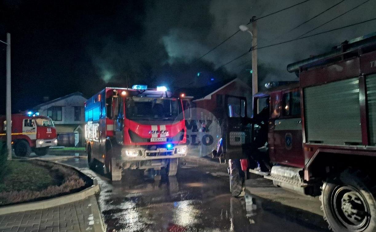 Пожар в Горелках: кирпичный сарай с сеном тушили несколько расчетов