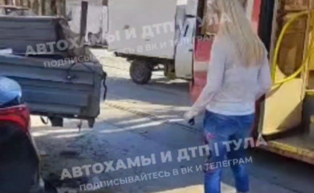 В Туле на ул. Николая Руднева ГАЗель притерла трамвай и врезалась в Hyundai