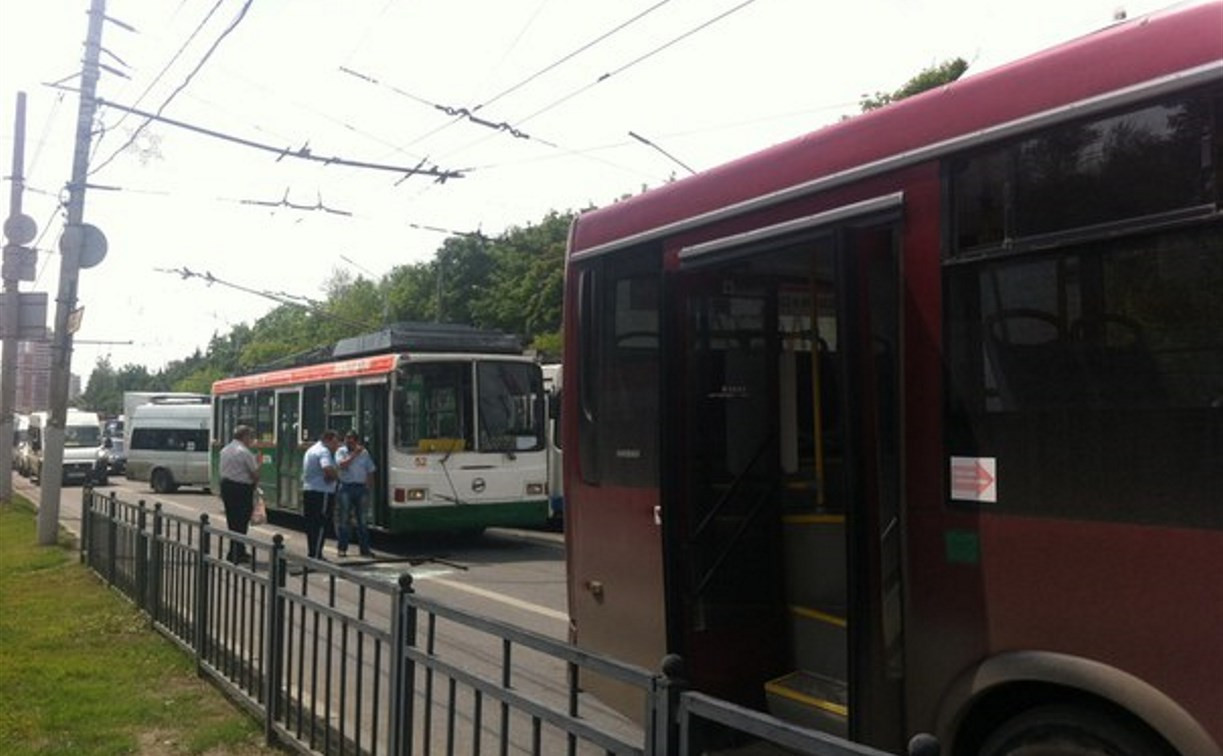 На проспекте Ленина столкнулись троллейбус и автобус
