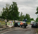 В Туле возле Ледового дворца автомобиль каршеринга влетел в забор