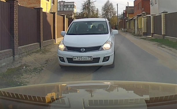 Некоторые водители не признают одностороннее движение на ул. Волоховской в Туле