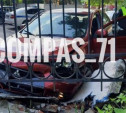 В центре Тулы водитель Mitsubishi Lancer пытался скрыться от гаишников и врезался в забор