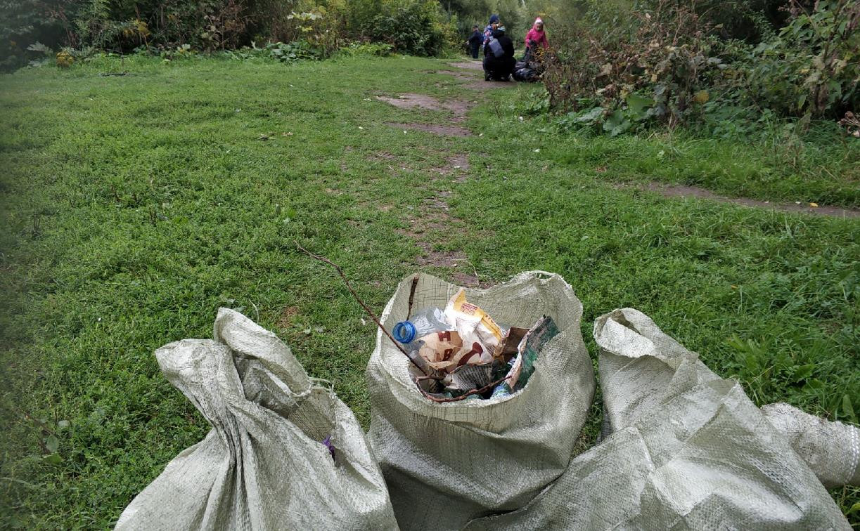 Убрать посильно: тулячки собрали мусор на берегу Тулицы