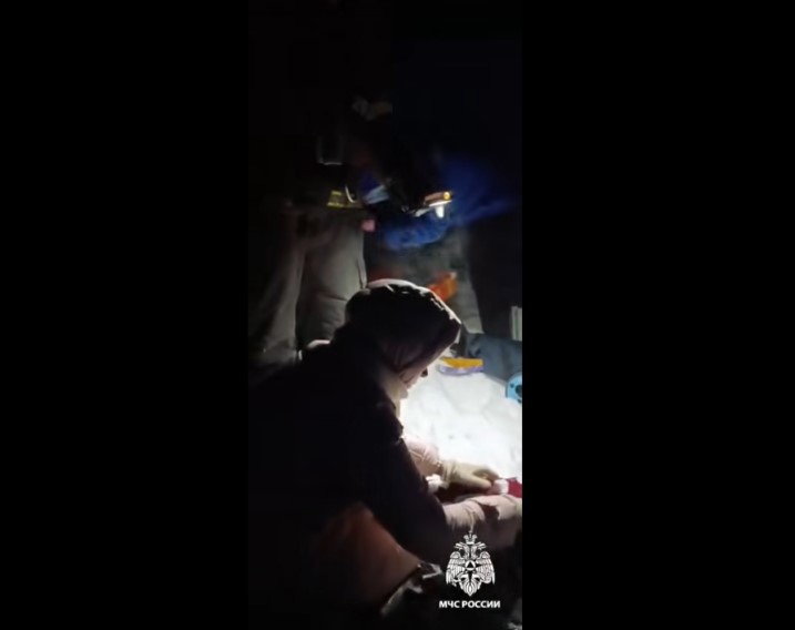 Ефремовские спасатели километр несли по лесу подростка, пострадавшего при катании на «ватрушке»