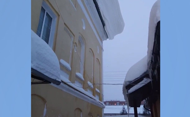 На крыше дома по улице Коминтерна в Туле обнаружили снежную лавину