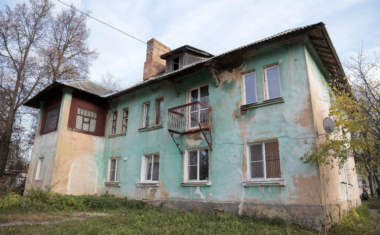 Жители Щекино: «Стены и фундамент дома в трещинах, но капремонт почему-то откладывают»