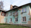 Жители Щекино: «Стены и фундамент дома в трещинах, но капремонт почему-то откладывают»