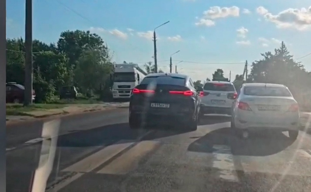 В Туле водитель BMW X6 «виновато» нарушил ПДД