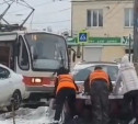 «Накажи автохама»: в Туле водителя оштрафовали за парковку на трамвайной линии