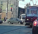 В Туле водитель трамвая № 13 проехала на красный и взмахнула руками