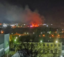 На Новомосковском шоссе сгорели строительный вагончик и гора макулатуры
