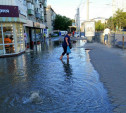 На Красноармейском проспекте в Туле канализационные нечистоты заливают тротуар: видео