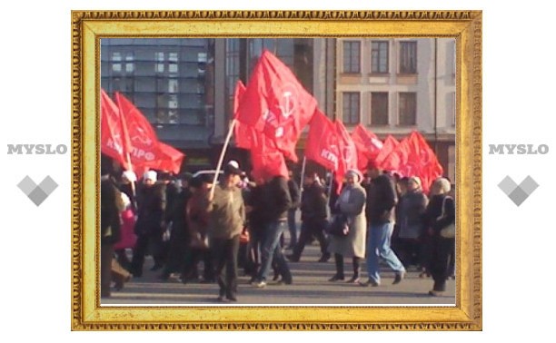 Туляк заснял "провокационные" голые задницы на митинге коммунистов