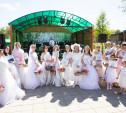 «Белое на белом»: На фестивале «Цветущая яблоня» в Тульской области состоялся парад невест