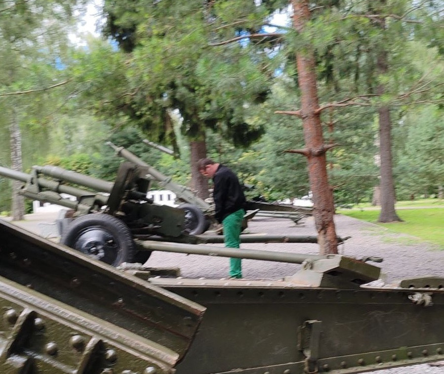 В Тульской области полиция разыскивает вандалов-осквернителей мемориала и Вечного огня 