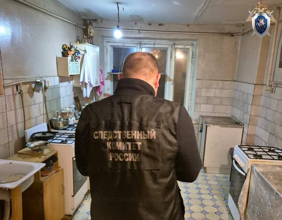 Мужчина избил соседку и поджёг ее квартиру, в которой осталось двое детей