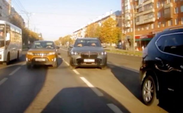 В Туле водитель BMW обиделся и устроил «обучение» на дороге