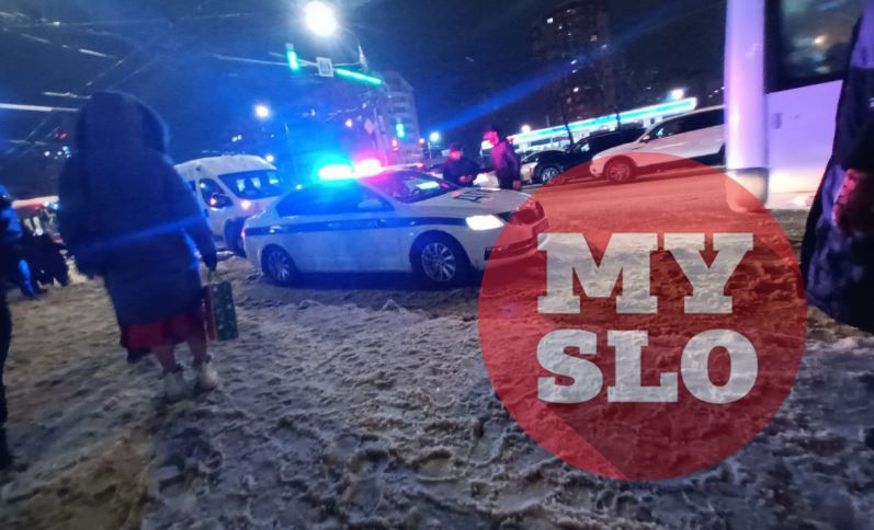 На Зеленстрое девушка попала под колёса маршрутки