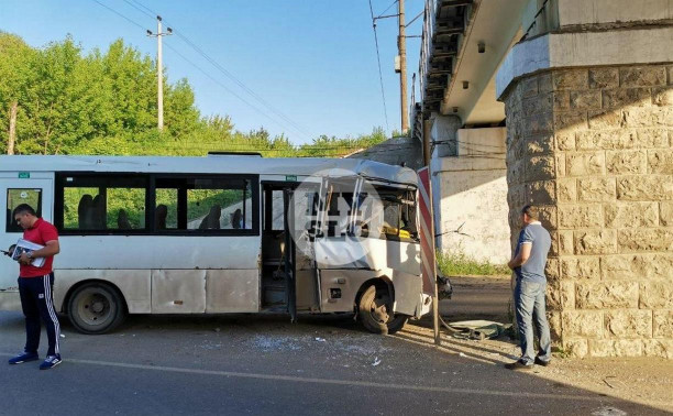 В Туле автобус врезался в опору моста: прокуратура нашла нарушения у перевозчика