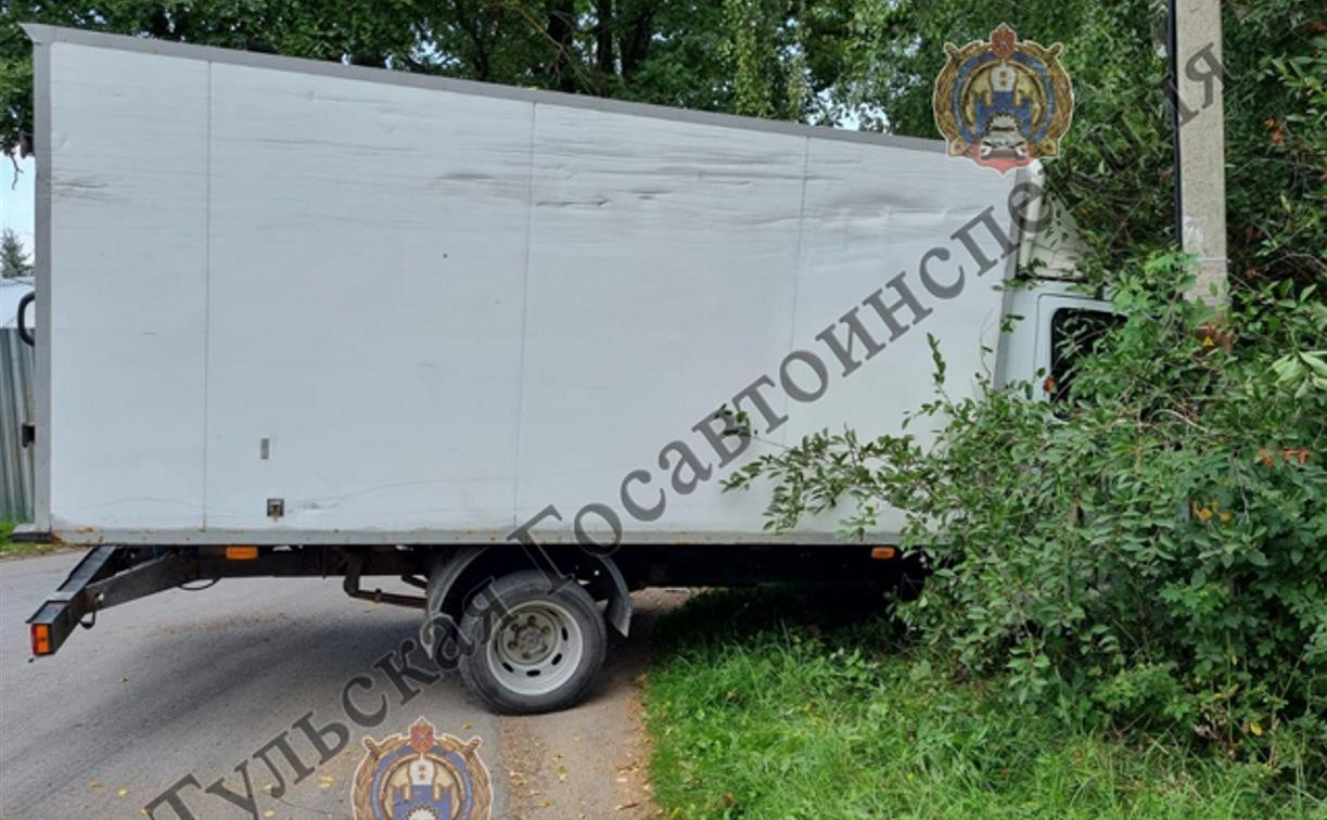 В Ясной Поляне пьяный водитель грузовой ГАЗели не вписался в поворот